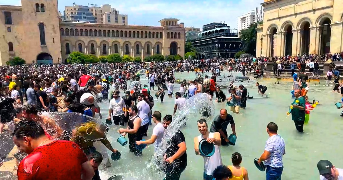 جشن آب‌بازي وارداوار